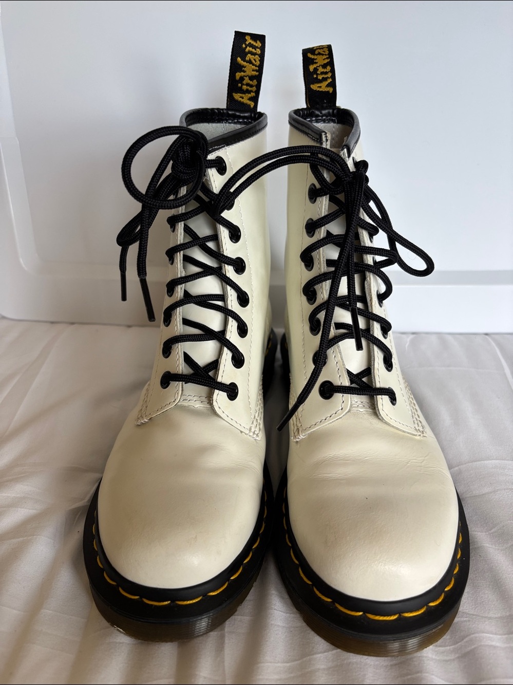 Dr. Marten White Boots women’s Size US7